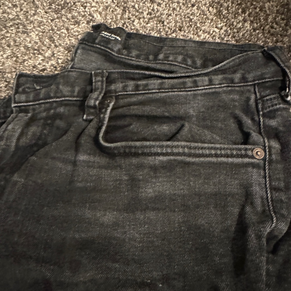 Men’s athletic taper distressed black jean